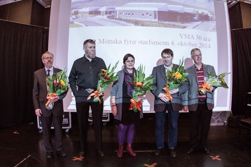 Fimm af níu starfsmönnum sem voru heiðraðir.