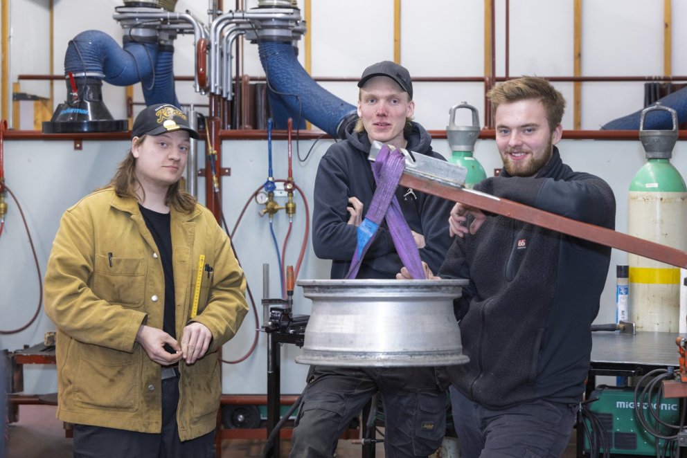 Þrír af stálsmíðanemunum sem kynntu smíðagripi sína á sýningunni sl. föstudag.