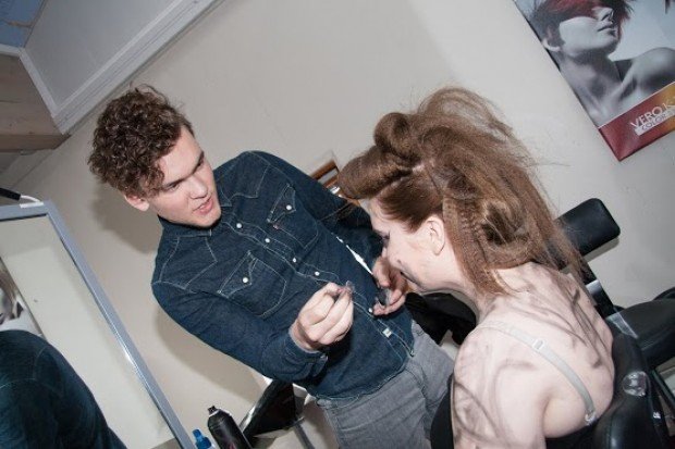 Alexander Kristjánsson spáir í spilin.