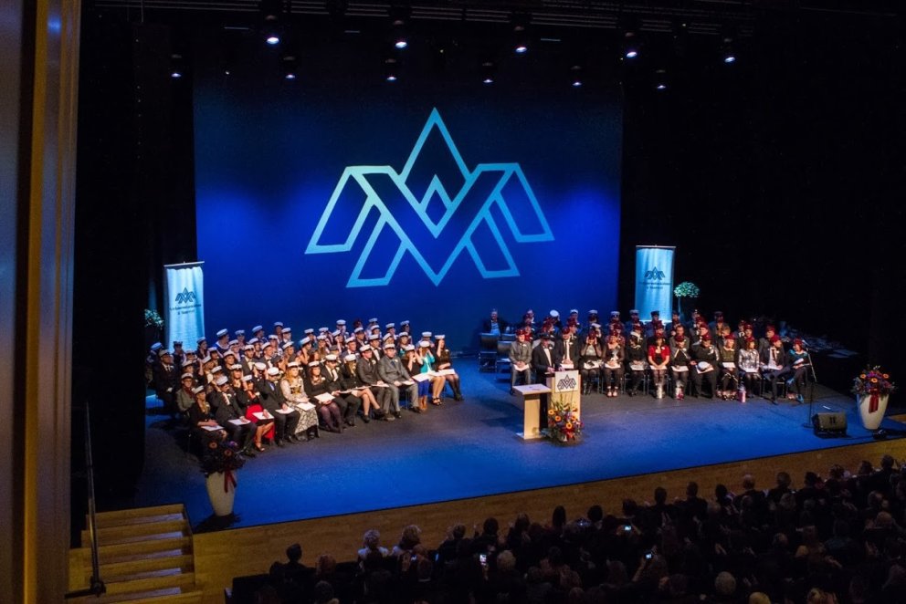 Brautskráning í Hofi 19. desember 2015 kl. 10:00