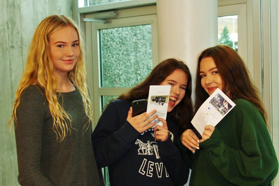 Hressar stelpur úr Naustaskóla í VMA í dag.