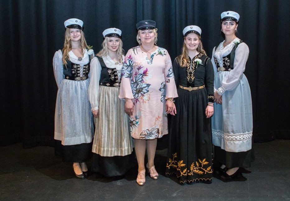 Sigríður Huld með glæsilegum stúdínum.