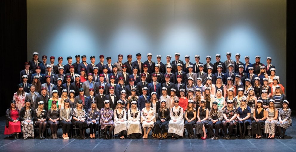 Nemendahópurinn að lokinni brautskráningu í dag.