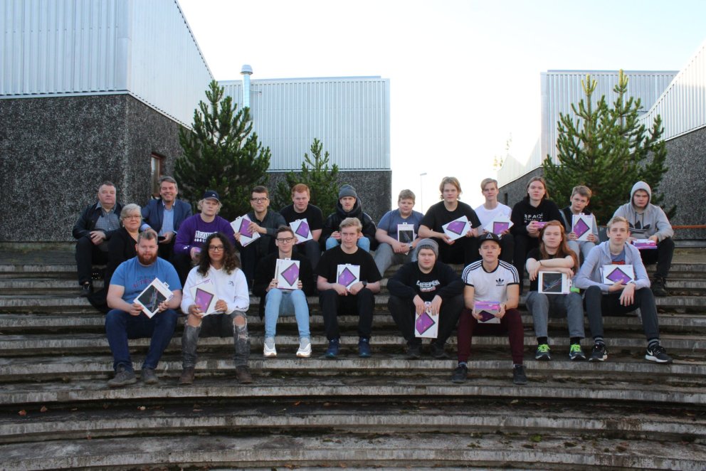 Hluti nemenda með fulltrúum Rafbókar og SART.