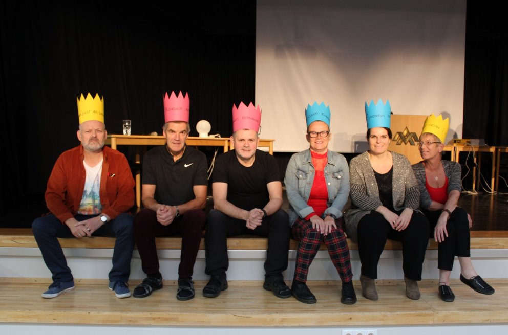 Verðlaunakennarar með glæsilegar kórónur.