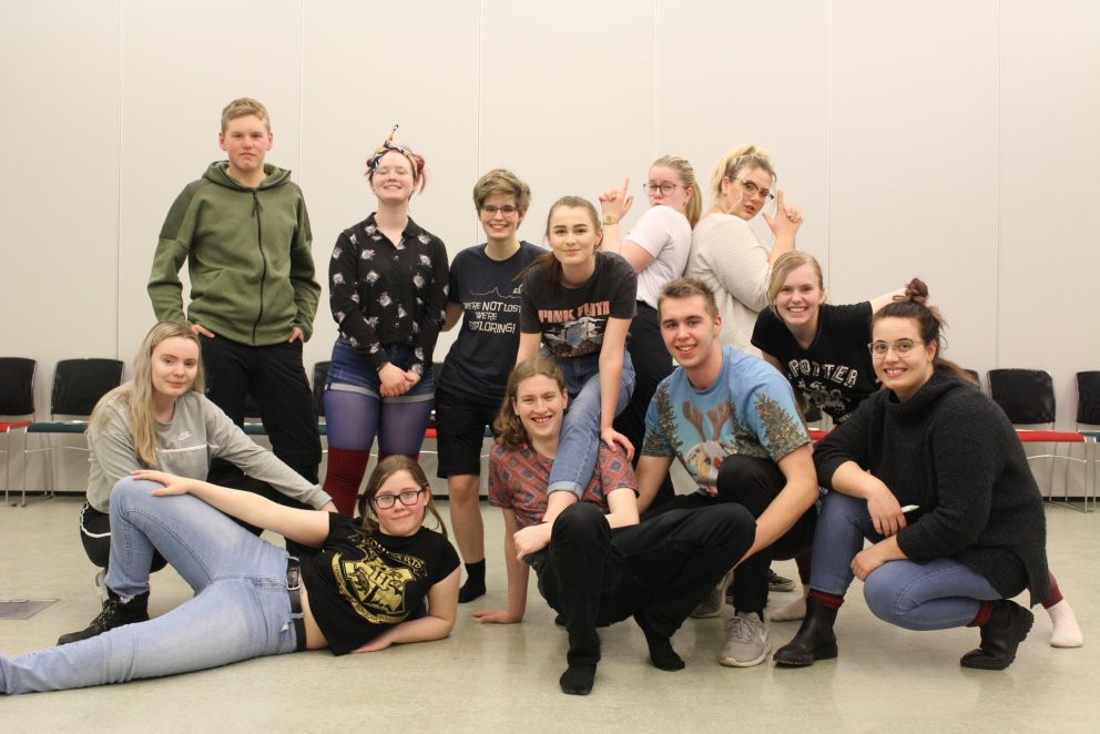 Leikhópurinn í Tröllum á æfingu.