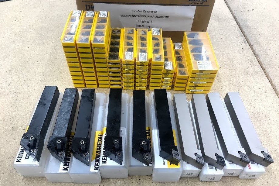 Gefendur eru fyrirtækin Össur og Formúla 1.