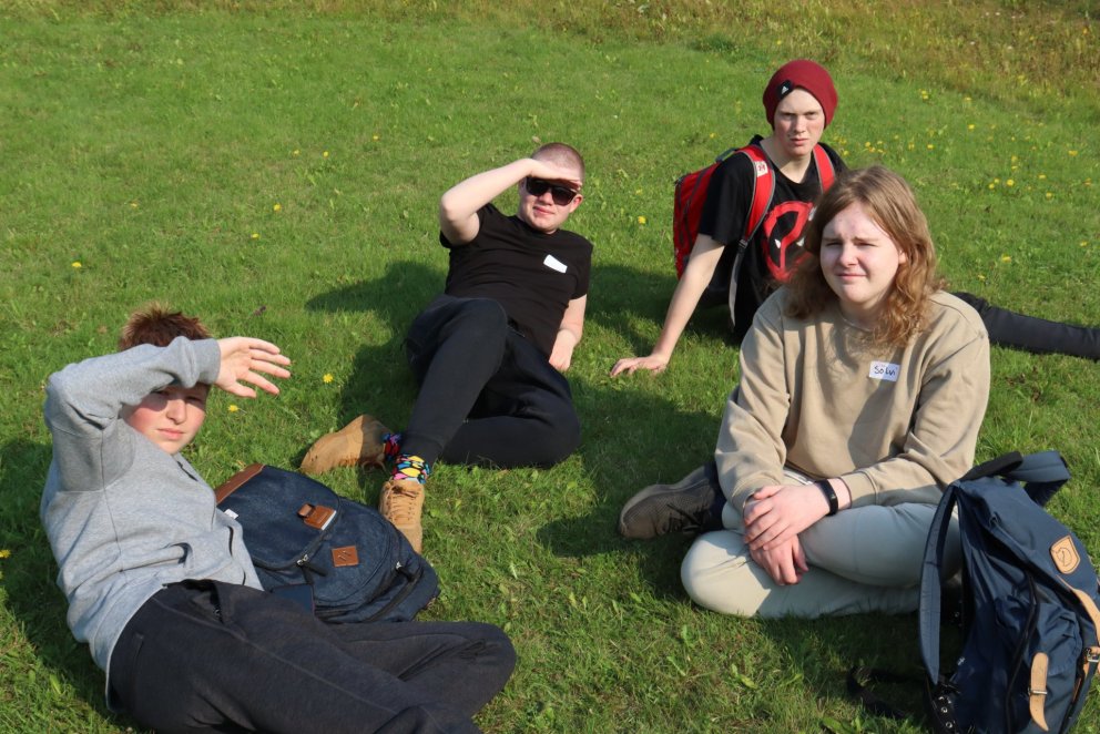 Sólbaðaðir nýnemar í 26 stigum á Hólavatni