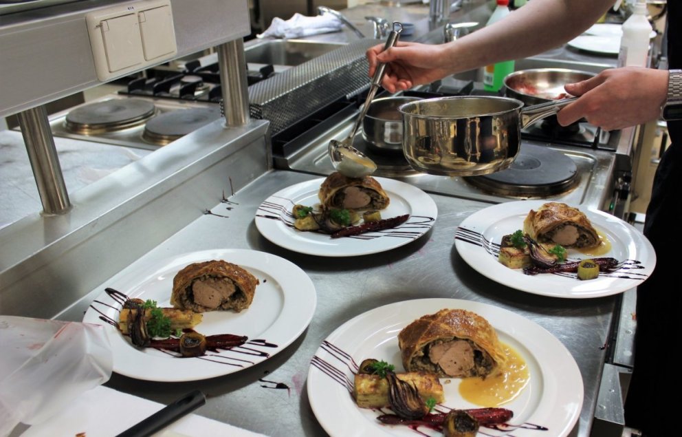 Nám í matartækni er kennt í fimm helgarstaðlotum og er kennslan bæði bókleg og verkleg.