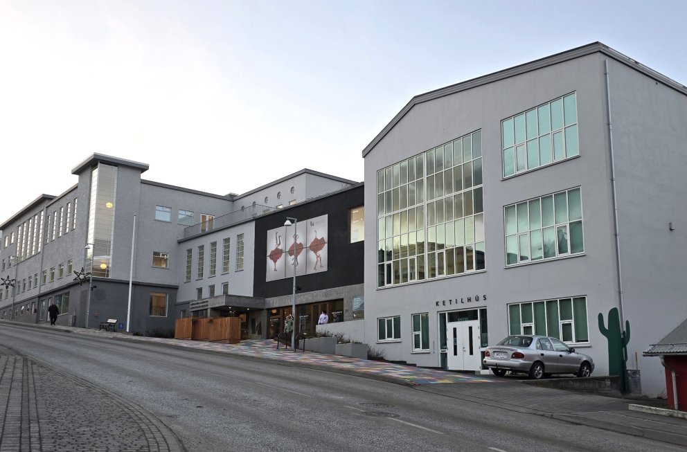 Sýning nemenda á listnáms- og hönnunarbraut VMA verður í Listasafninu 17. til 24. nóvember.