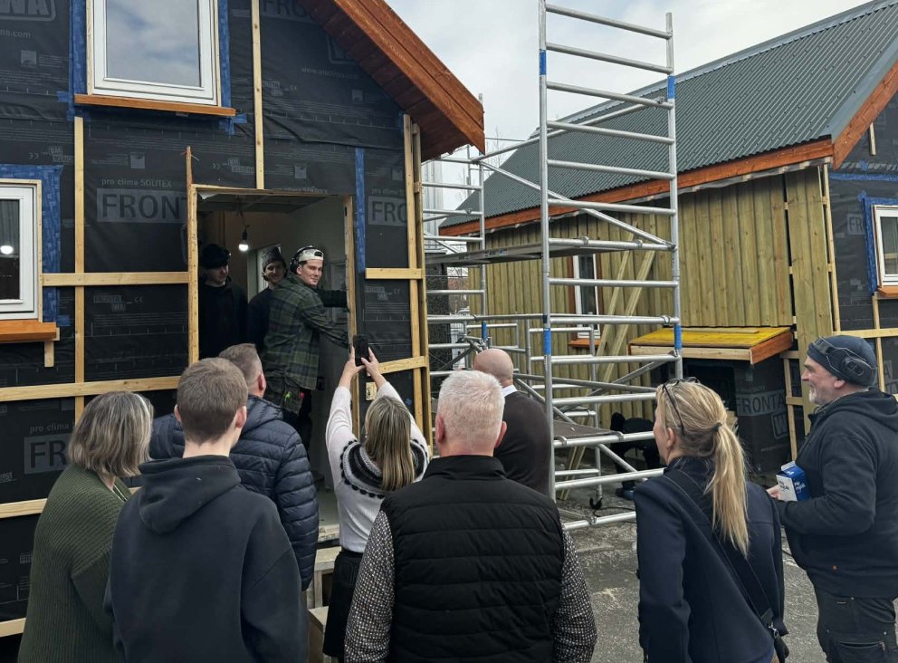 Í kjördæmisviku hafa stjórnmálamenn lagt leið sína í VMA og kynnt sér skólastarfið. Meðal annars lá &hellip;