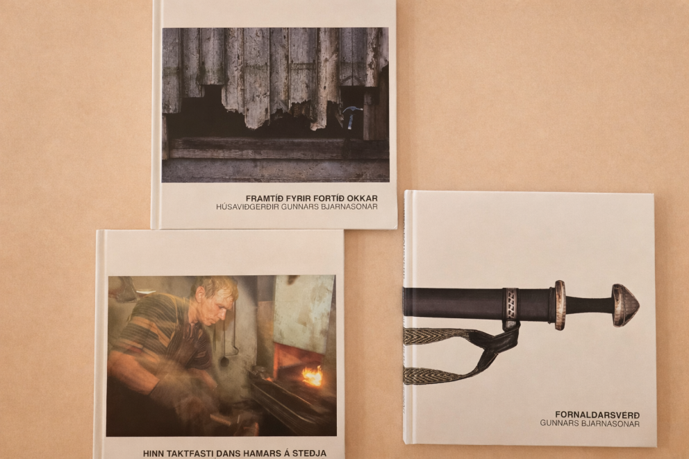 Bækurnar þrjár um líf og störf Gunnars Bjarnasonar sem ekkja hans, Kristín Sverrisdóttir, gaf byggin&hellip;