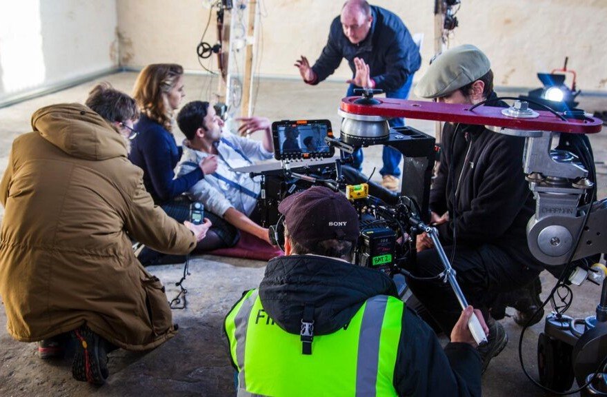 Horft er til lýsingar, hljóð- og myndvinnslu o.fl.