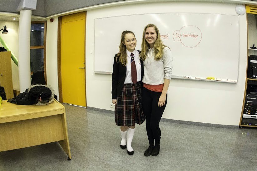 Gunnur (í skólabúningi) og Sigríður Jóna.