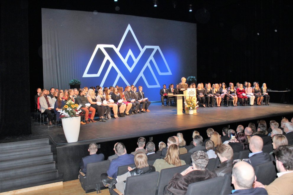 Frá brautskráningu VMA í Hofi í dag.