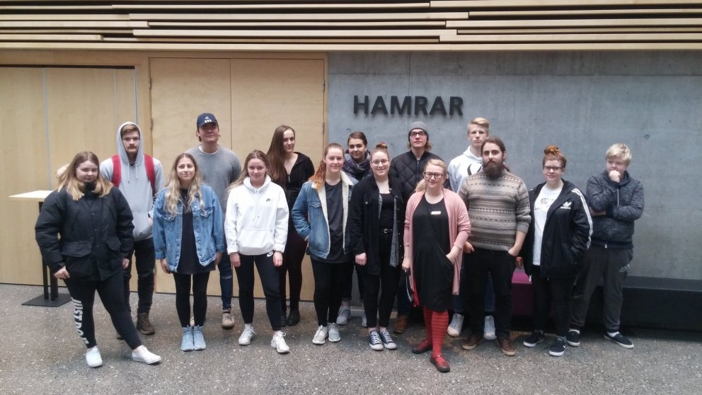 VMA-nemendur og Kristín Sóley í Hofi. Mynd: PG.