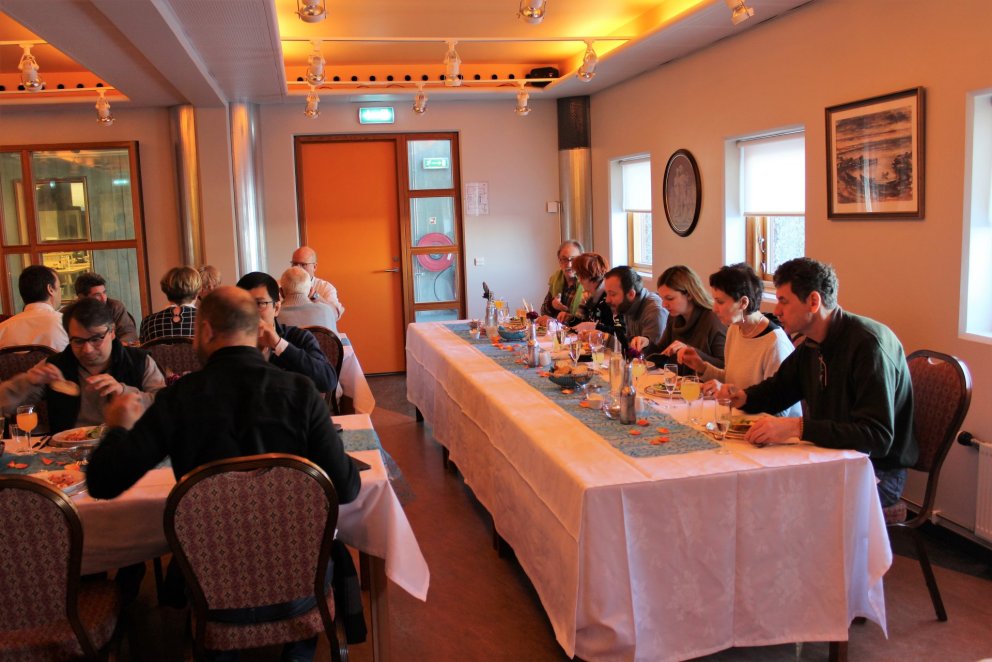 Erlendu gestirnir í brúðkaupsþema