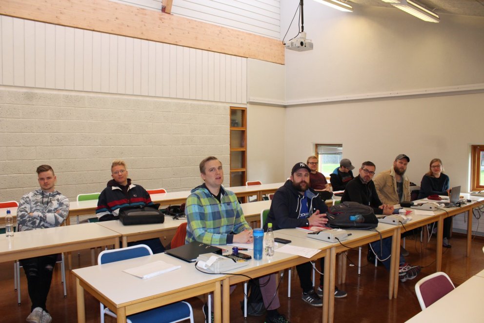 Hraðbrautarnemendur í tíma hjá Orra Torfasyni.