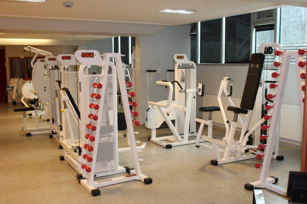 Nemendur geta nýtt sér aðstöðuna í íþróttasalnum.