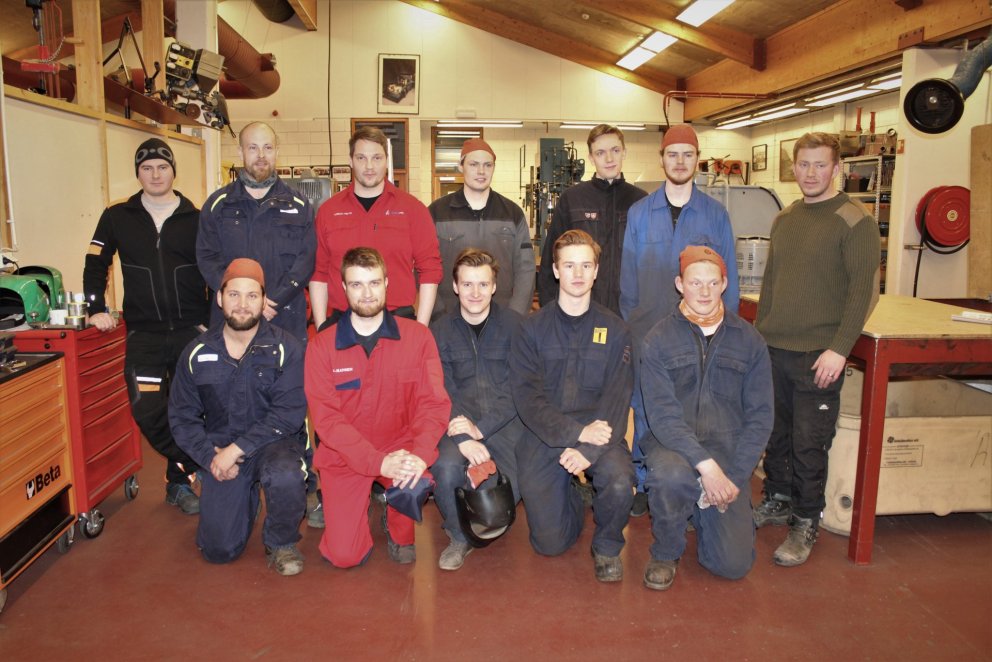 Tólf málmsuðumenn kepptu að þessu sinni.