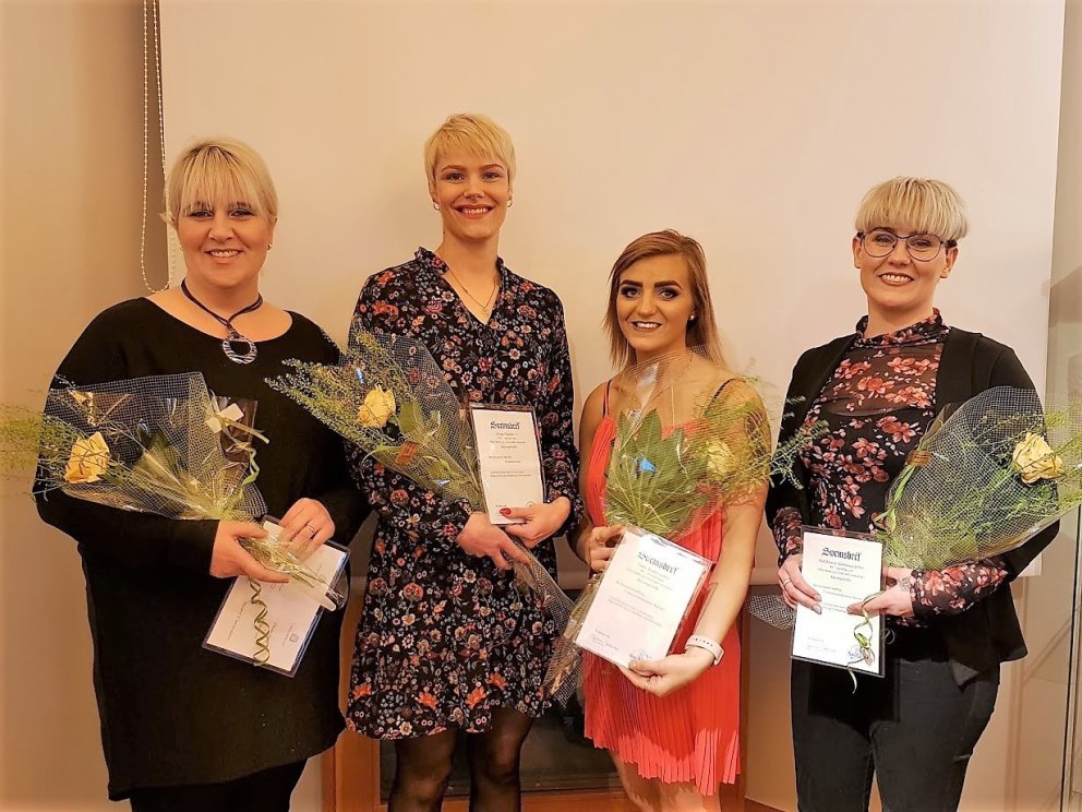 Fjórar af fimm nýsveinum í hársnyrtiiðn.