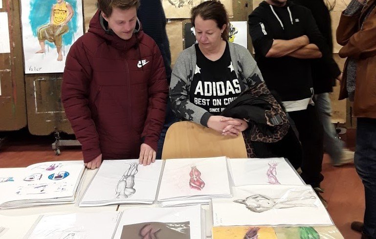 Fjöldi fólks kom á opna húsið á listnámsbraut.