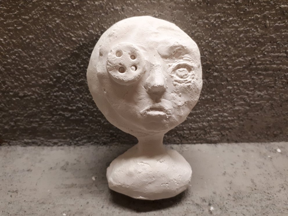 Einn af skúlptúrum nemenda á listnámsbraut.