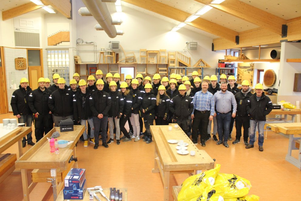 Í fullum skrúða í byggingadeild VMA í gær.