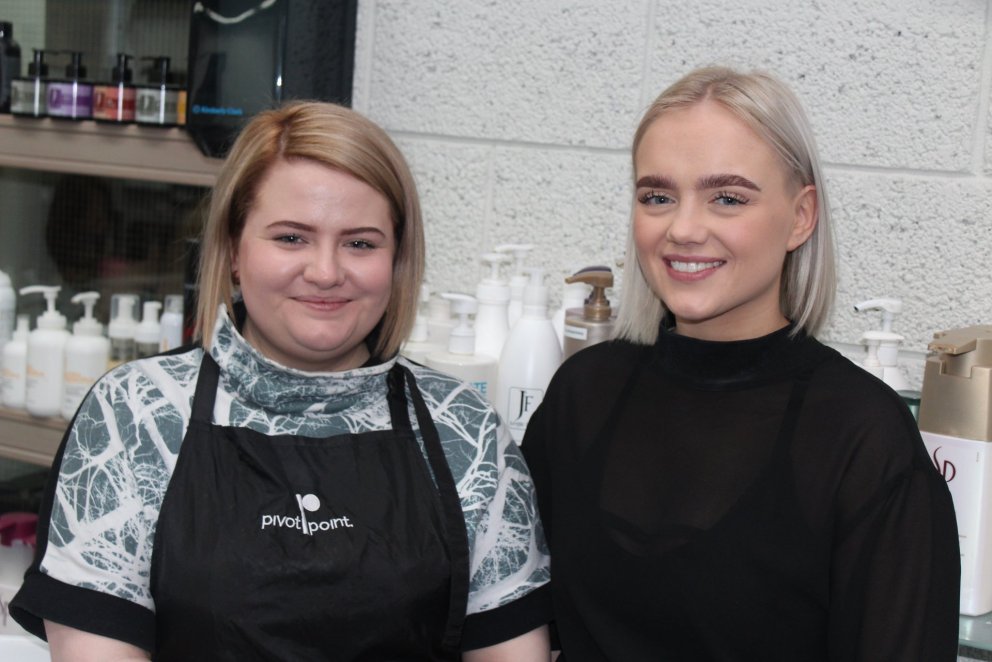 Kristjana Lóa (t.v.) og Íris Birna.