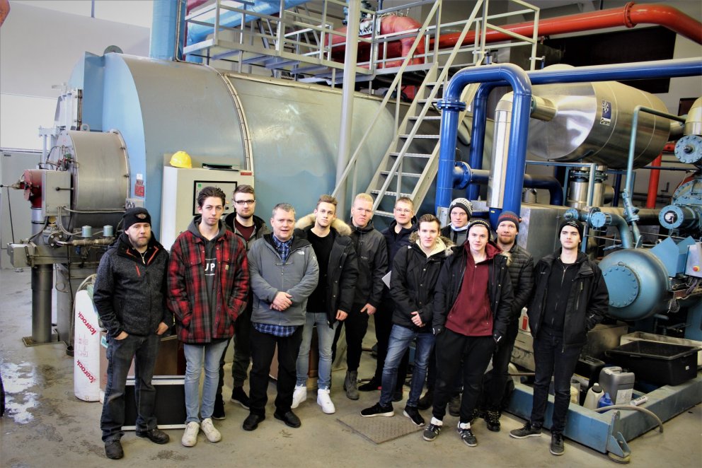 Nemendur og kennari í dælustöð Norðurorku.