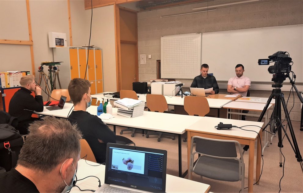 Óskar Helgi og Jökull Þorri kynna verkefni sitt.