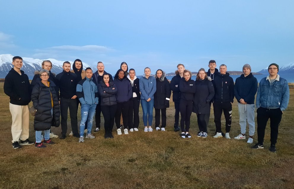 Nemendahópurinn og Edda Björk kennari.