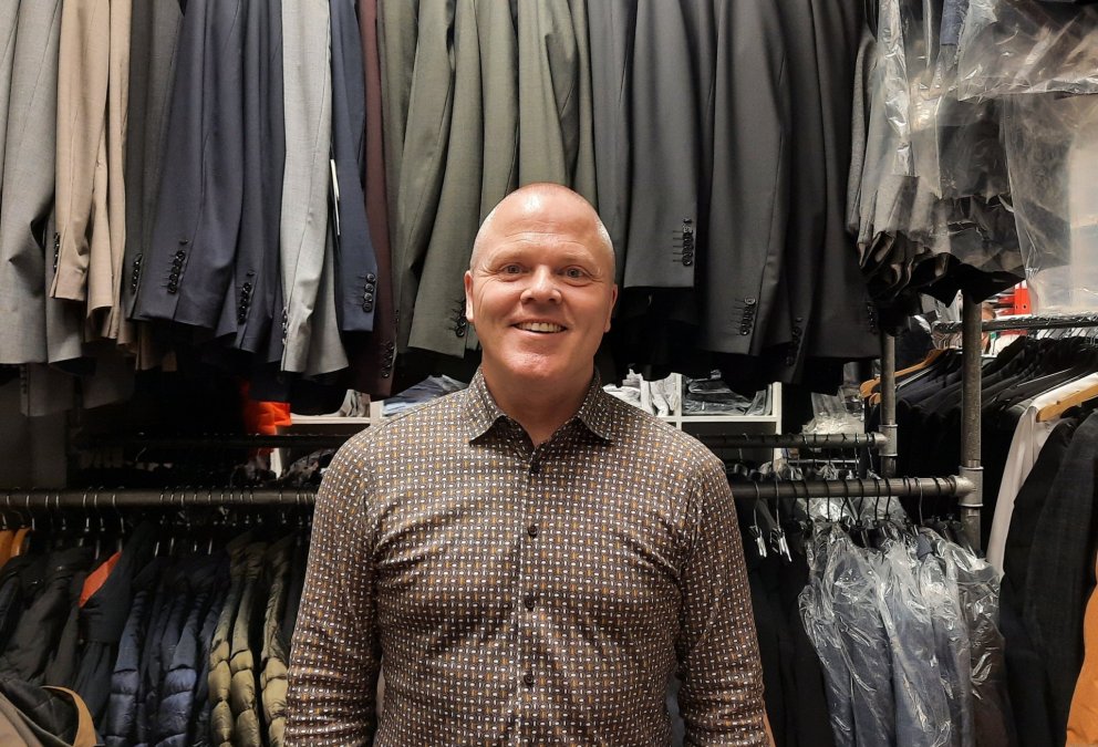 Sverrir Ragnarsson á lagernum í JMJ.