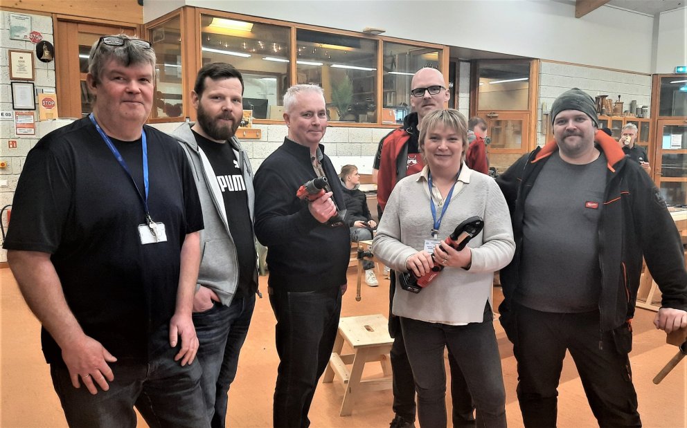 Frá afhendingu gjafar Verkfærasölunnar í gær.