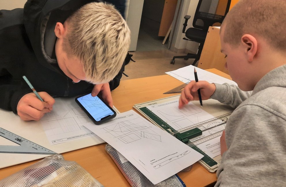 Í þungum þönkum í grunnteikningunni.