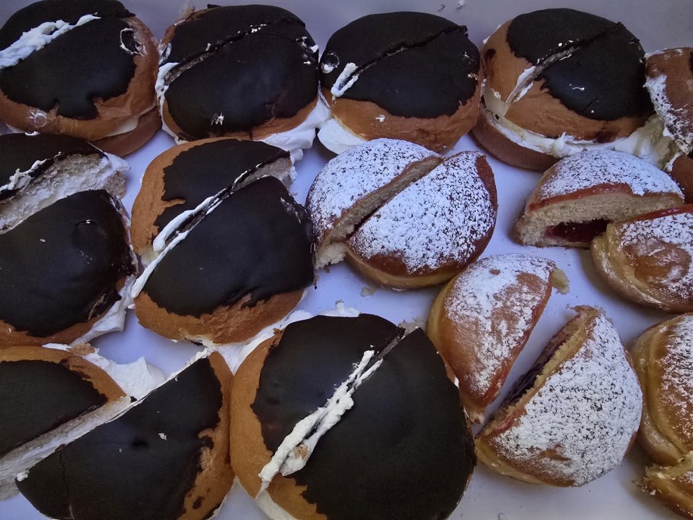 Gleðilegan bollu-, sprengi- og öskudag!