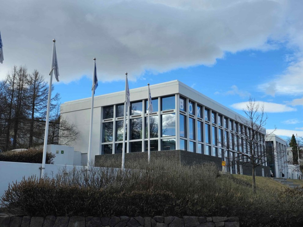 Sýningin er á Amtsbókasafninu á Akureyri og verður fram í apríl.