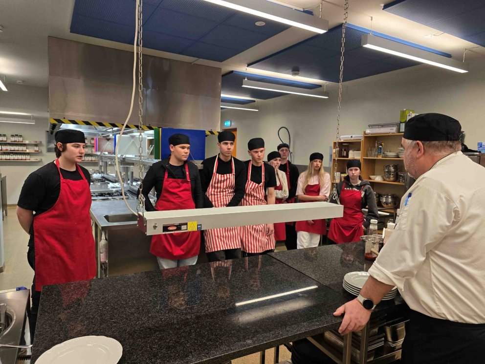 Nemendur í NÁSS-tíma hjá Ara Hallgrímssyni á matvælabraut VMA.