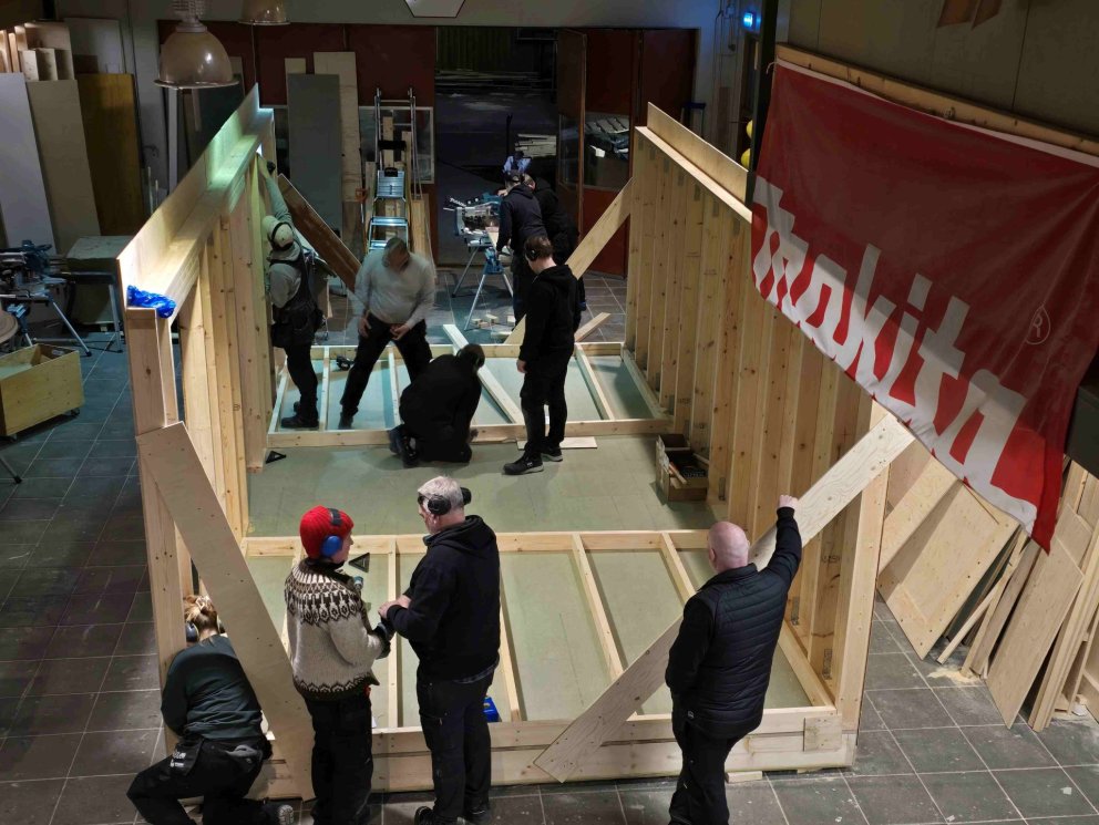 Þjónustuhúsið rís hratt þessa dagana í húsnæði byggingadeildar.