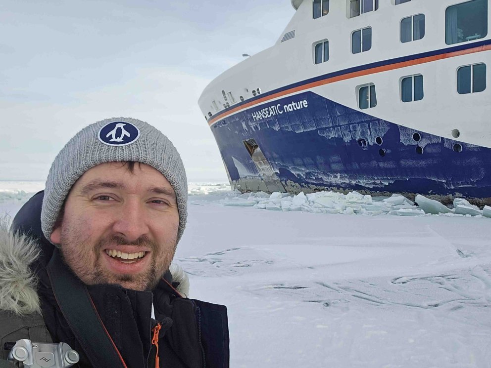 Samúel Örn við Hanseatic Nature í ís í Eystrasaltinu.