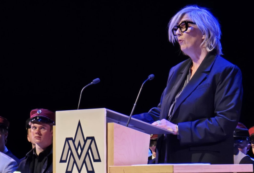 Fjörutíu ár eru síðan Rannveig Guðmundsdóttir brautskráðist frá VMA. Hún flutti ávarp við brautskrán&hellip;