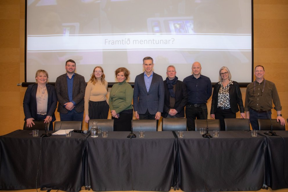 Frummælendur og þátttakendur í pallborði.