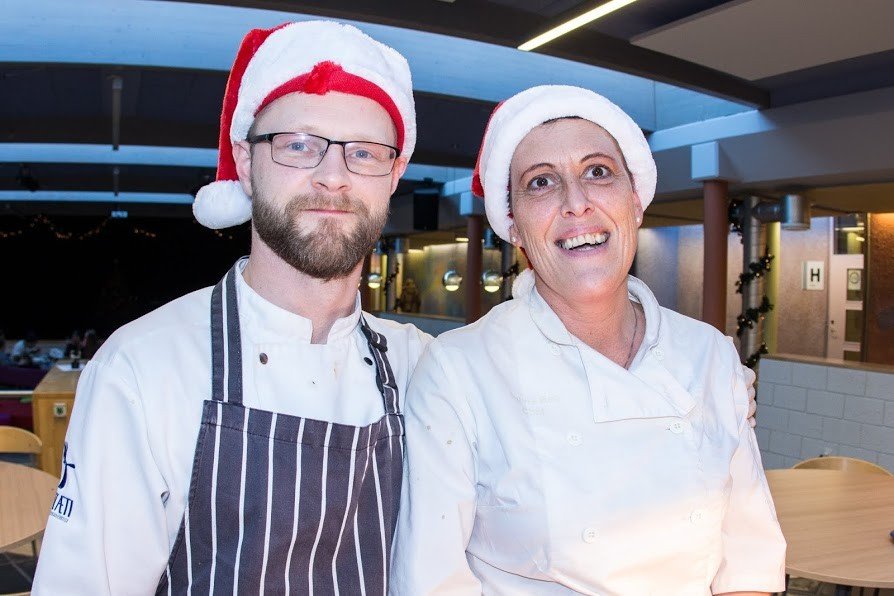 Þau höfðu veg og vanda að jólahlaðborðinu.