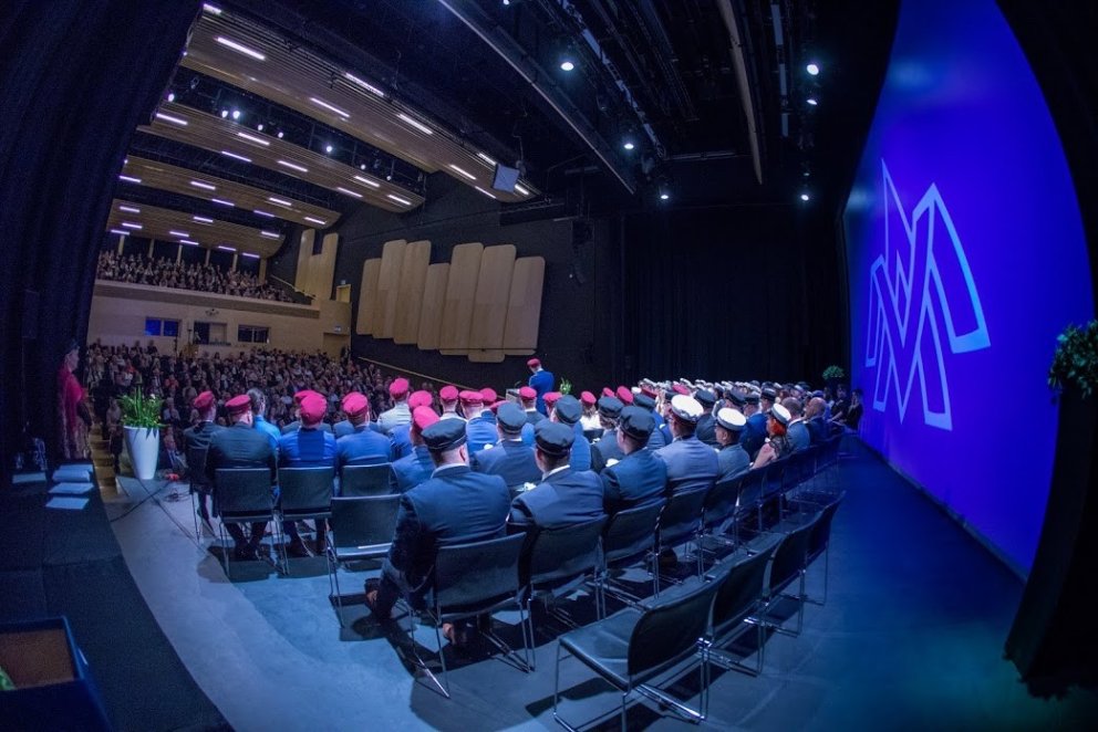 Myndir frá brautskráningunni í Hofi