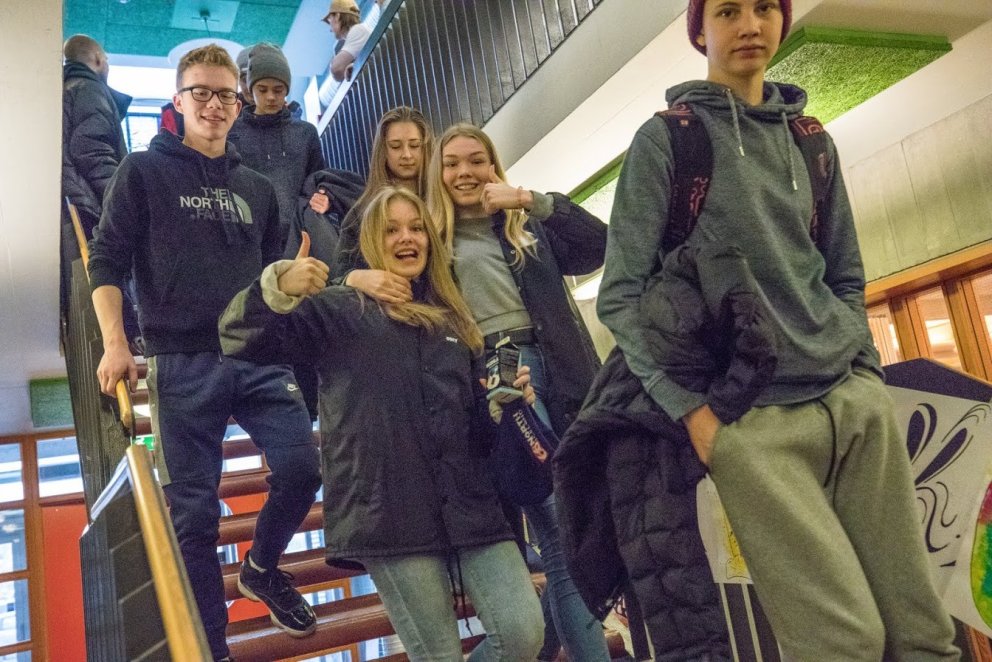 Glaðir grunnskólanemendur í VMA.