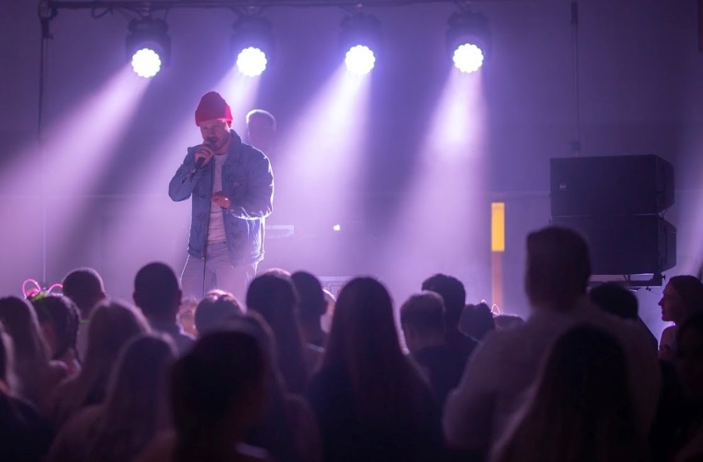 Emmsjé Gauti á sviðinu.