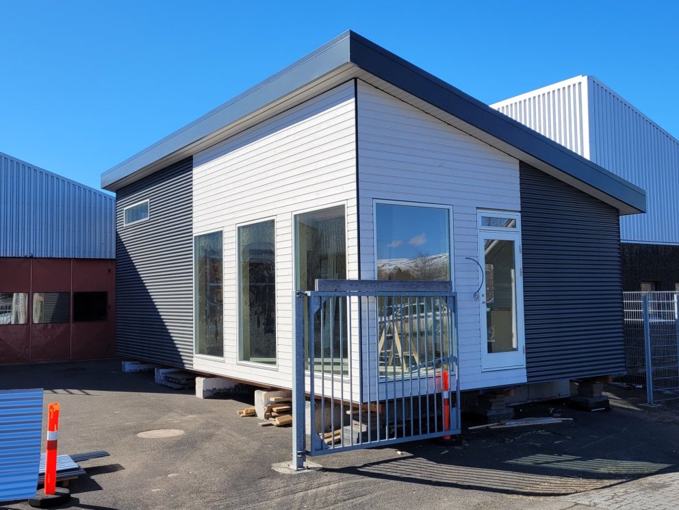 Frístundahúsið stendur norðan húsnæðis byggingadeildar VMA.