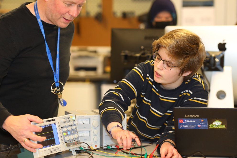 Kennsla hefst 11. janúar