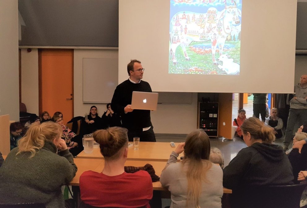 Fjölmenni var á fyrirlestri Andra Snæs í VMA.