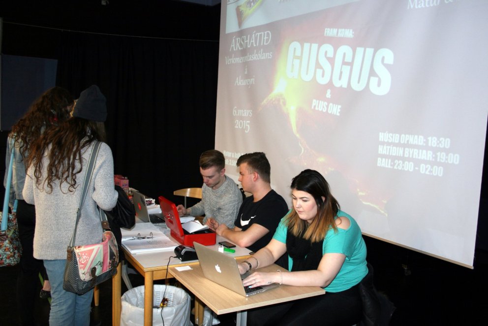 Miðasala verður í Gryfjunni í dag kl. 8-16.